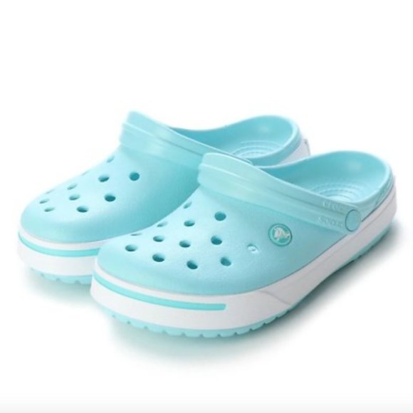 m8 w10 crocs size